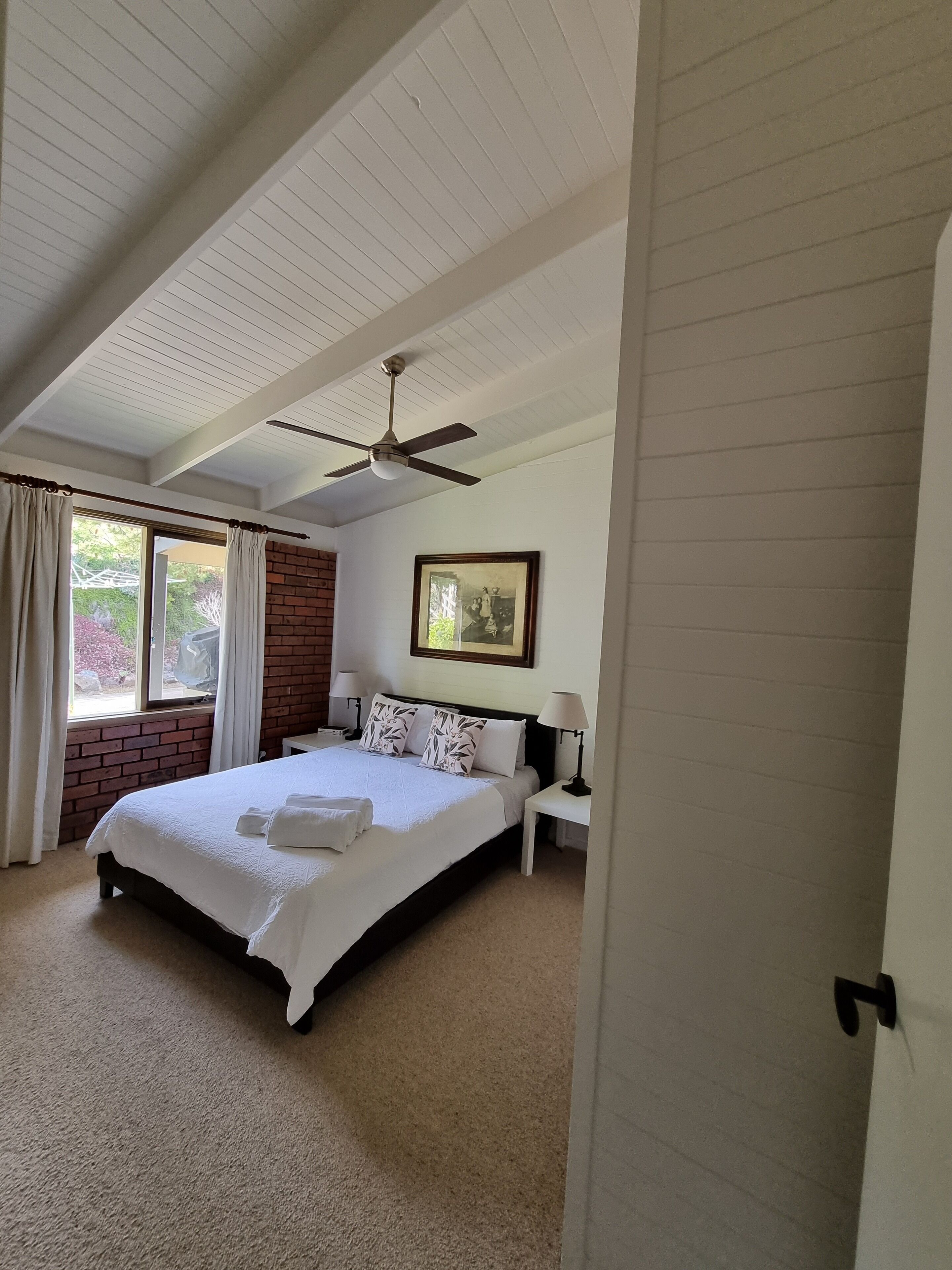 Lake Country Breathtaking Estate 