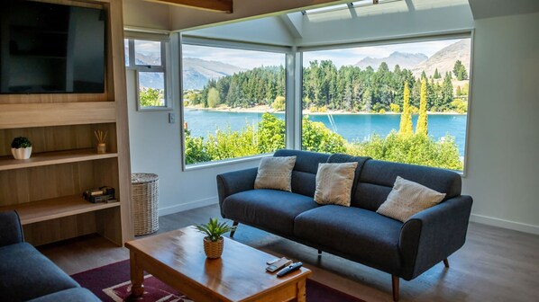 Smart TV, streaming services - Villas Lake Terrace with Fantastic View (Queenstown)
