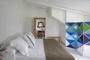 5 habitaciones, caja de seguridad en la habitación y escritorio 