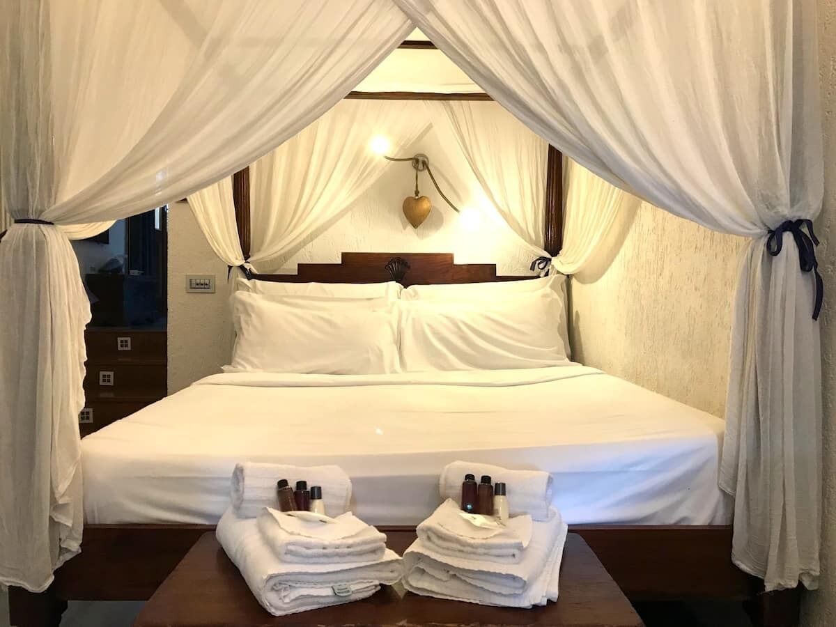 Overlooking the lake in the center of Bellagio inner patio history and lake view