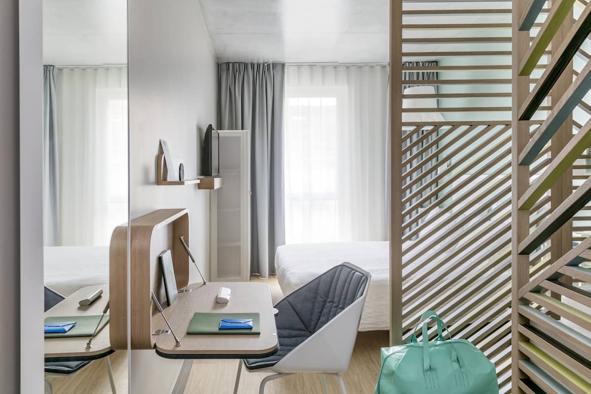 classic room | 1 bedroom, hypo-allergenic bedding, down duvets, in-room safe