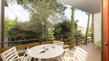 Family Apartment, 4 Bedrooms | Terrace/patio