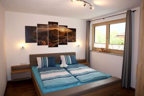 3 bedrooms, free WiFi, bed sheets, wheelchair access