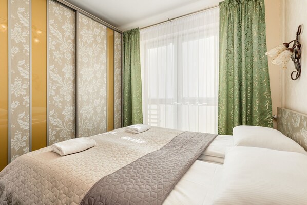 Desk, bed sheets