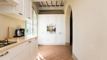 Mikrowelle, Ofen, Herdplatte, Geschirrspüler