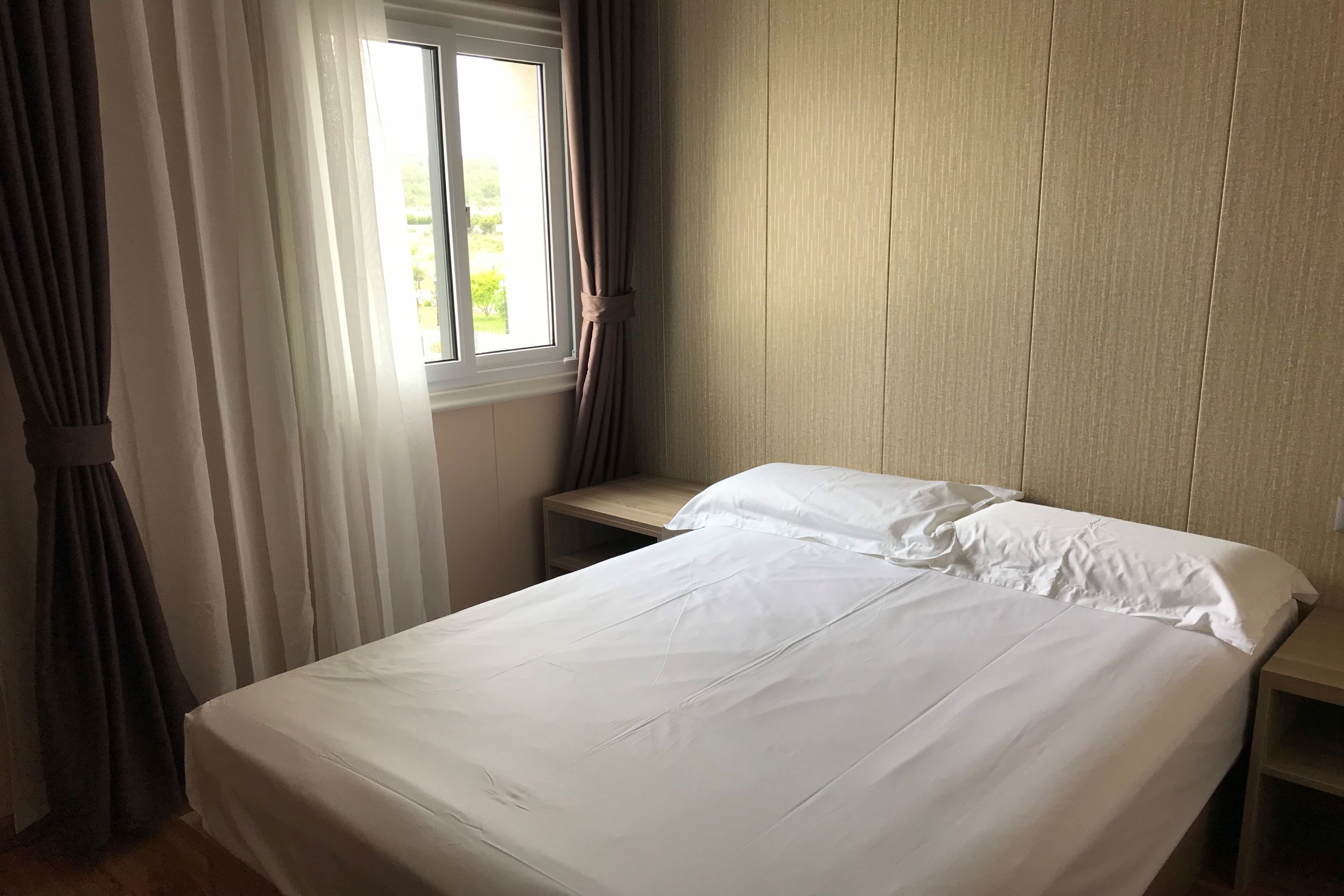 twin room | soundproofing, iron/ironing board, free wifi, bed sheets