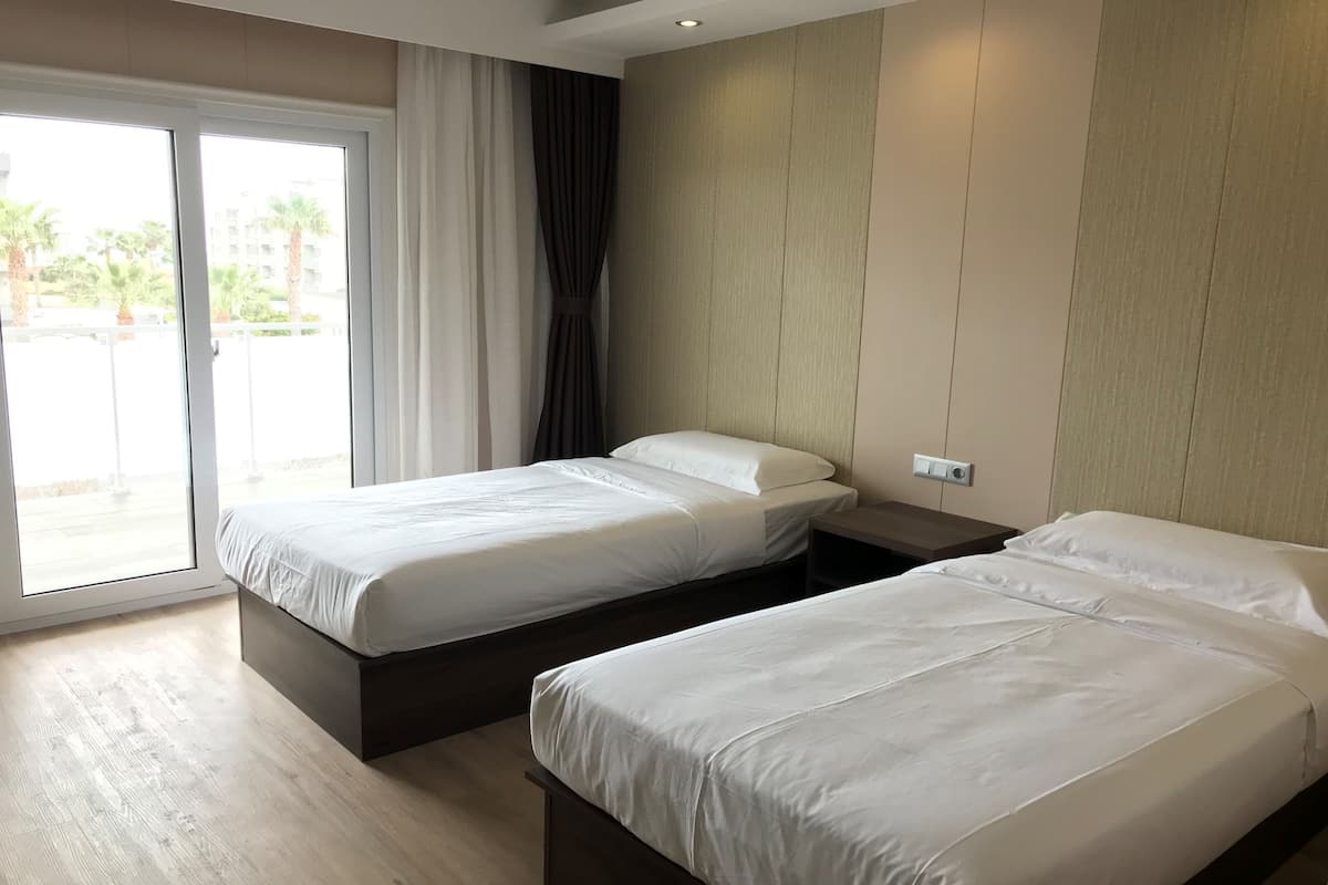 deluxe twin room, bay view | soundproofing, iron/ironing board, free wifi, bed sheets