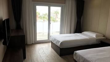 Deluxe Twin Room, Bay View | Soundproofing, iron/ironing board, free WiFi, bed sheets