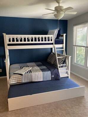 2 chambres, fer et planche à repasser, lit parapluie, Wi-Fi gratuit