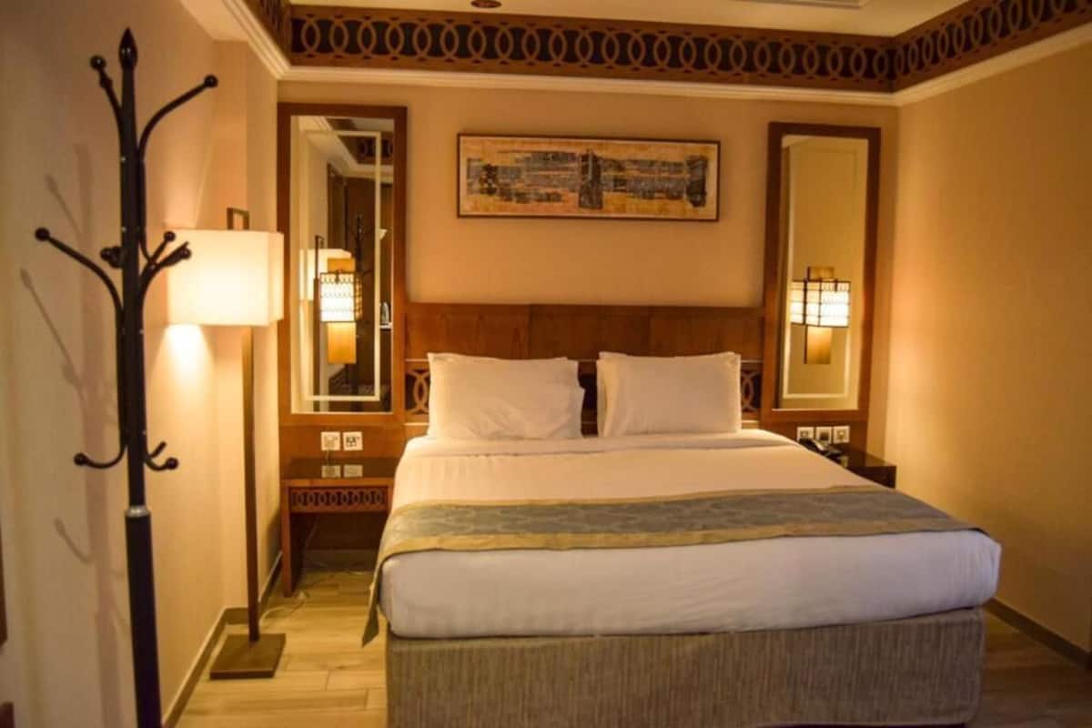 Junior Suite | 3 bedrooms, in-room safe, blackout curtains, soundproofing
