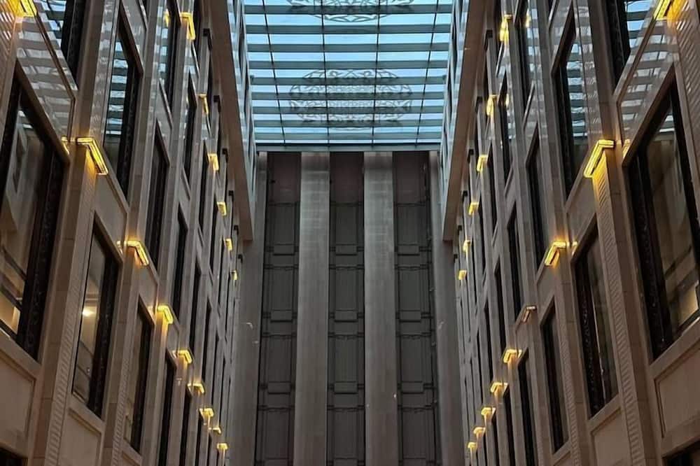 Violet Al Azizia Hotel