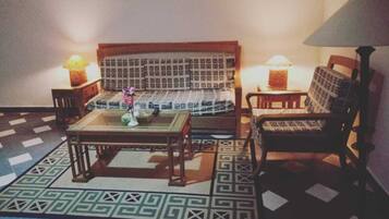 Basic Chalet | Living room