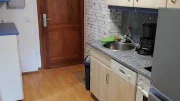 Fridge, oven, dishwasher