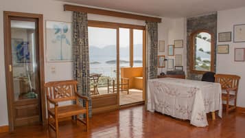 Rumah Panorama | Area keluarga | TV dan perapian