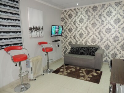 Diamond Apt with Wifi, Netflix,YouTube& Dstv