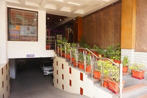 Daily buffet breakfast (INR 200 per person)