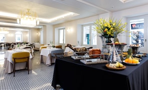 Petit déjeuner buffet compris tous les jours