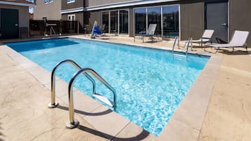Piscina externa sazonal