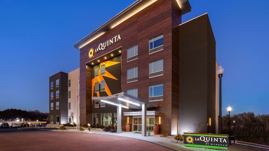 La Quinta Inn & Suites by Wyndham Locust Grove