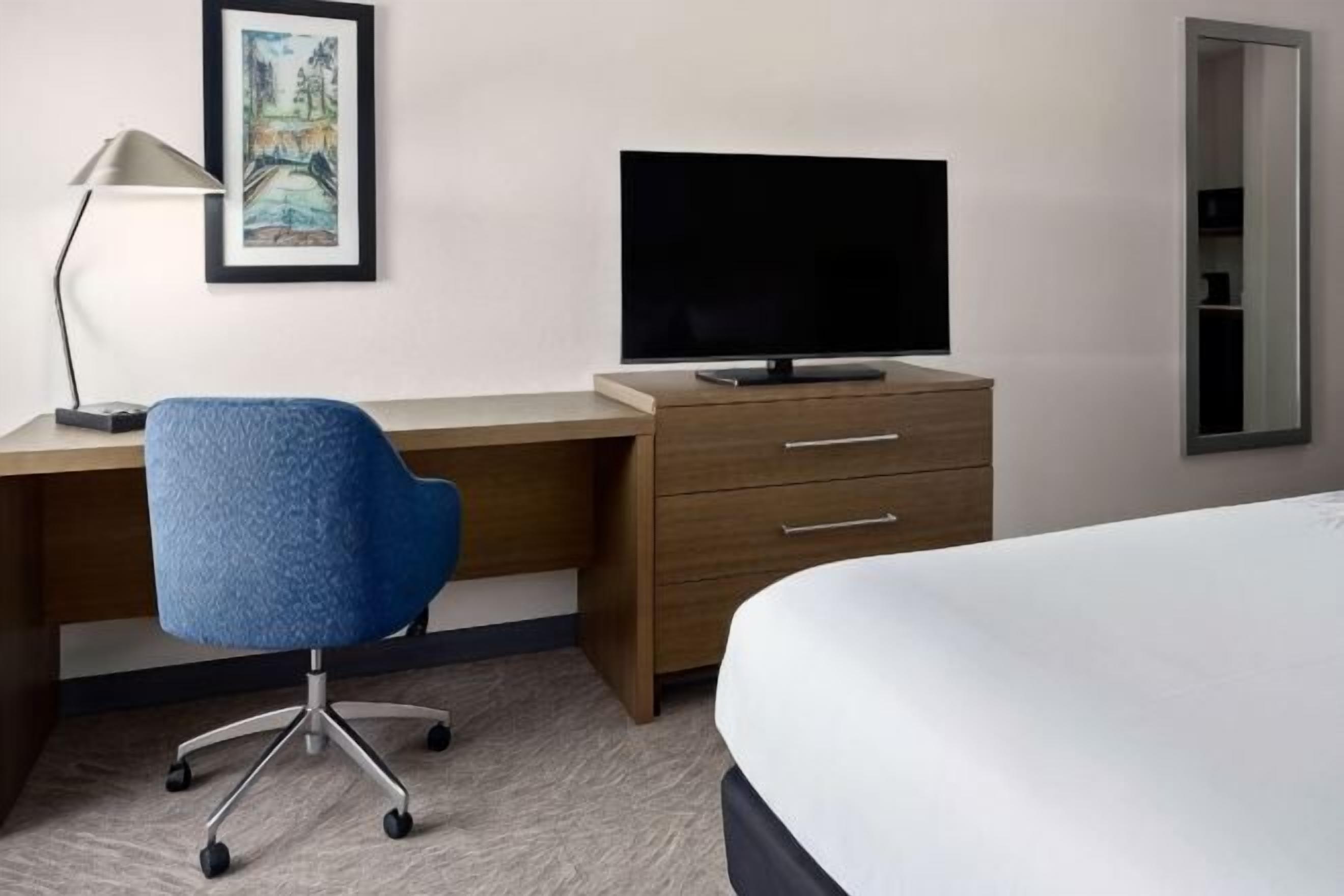 Desk, laptop workspace, iron/ironing board, free cribs/infant beds
