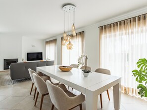 Dining - Casa Eleonora lifestyle Lodge (Lagos)