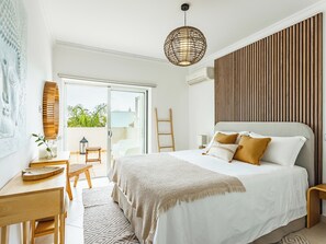 4 habitaciones, tabla de planchar con plancha, wifi y ropa de cama