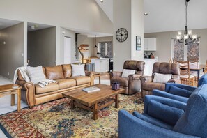 Televisión y chimenea 