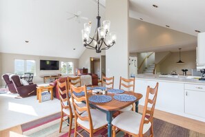 Televisión y chimenea 