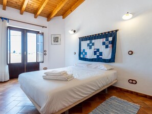 3 chambres, lit parapluie, Wi-Fi, draps fournis