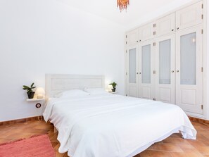 3 chambres, lit parapluie, Wi-Fi, draps fournis