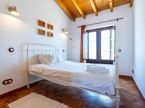 3 chambres, lit parapluie, Wi-Fi, draps fournis