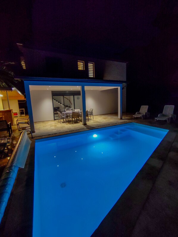Outdoor pool, a heated pool