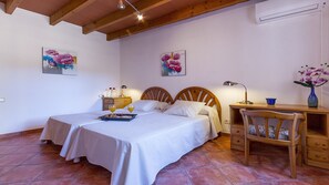 3 bedrooms, in-room safe, iron/ironing board, free WiFi