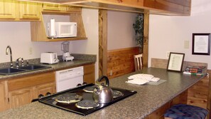 Superior Townhome, 2 Bedrooms, Mountainside | Private kitchen - Rockridge 2BR Townhouses (Breckenridge)