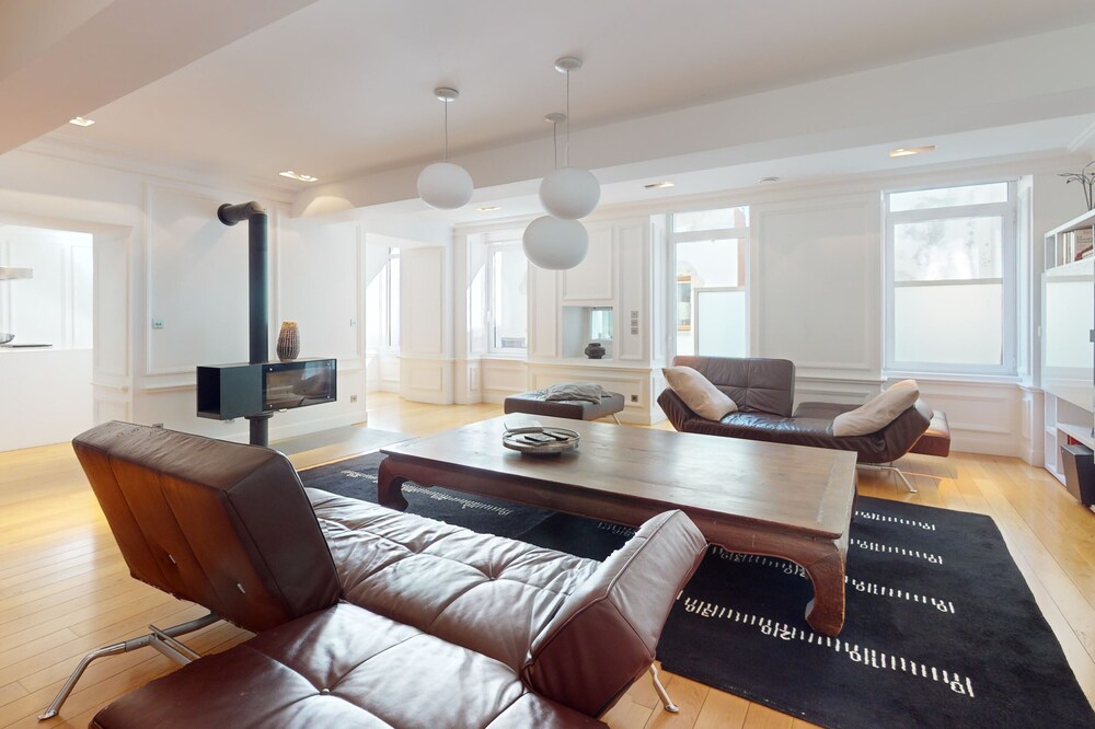 Le N° 10 - Apartment of 200 sqm with patio of 35 square meters in Old Town