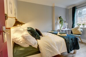 1 camera, una scrivania, Wi-Fi gratuito, lenzuola