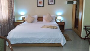 Business Suite | Premium bedding, in-room safe, desk, laptop workspace - Hotel Marjorie 'Y' (Tema)