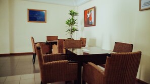 Lobby - Hotel Marjorie 'Y' (Tema)