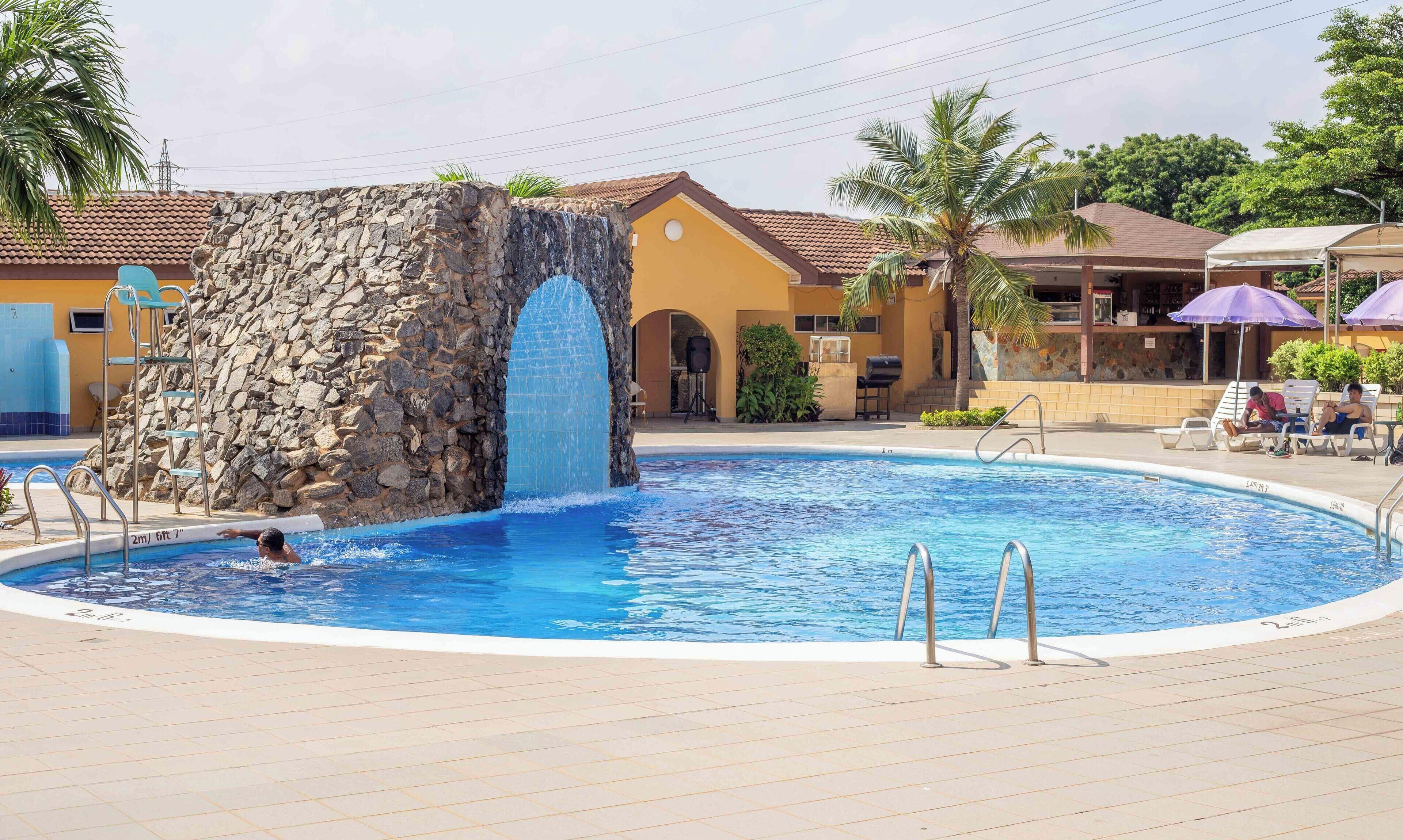 Pool | Outdoor pool, open 8:00 AM to 9:00 PM, pool umbrellas, sun loungers