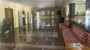 Reception - Hotel Marjorie 'Y' (Tema)