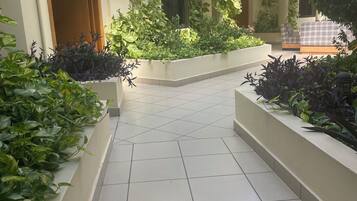 7-inch LCD TV with digital channels, TV, DVD player