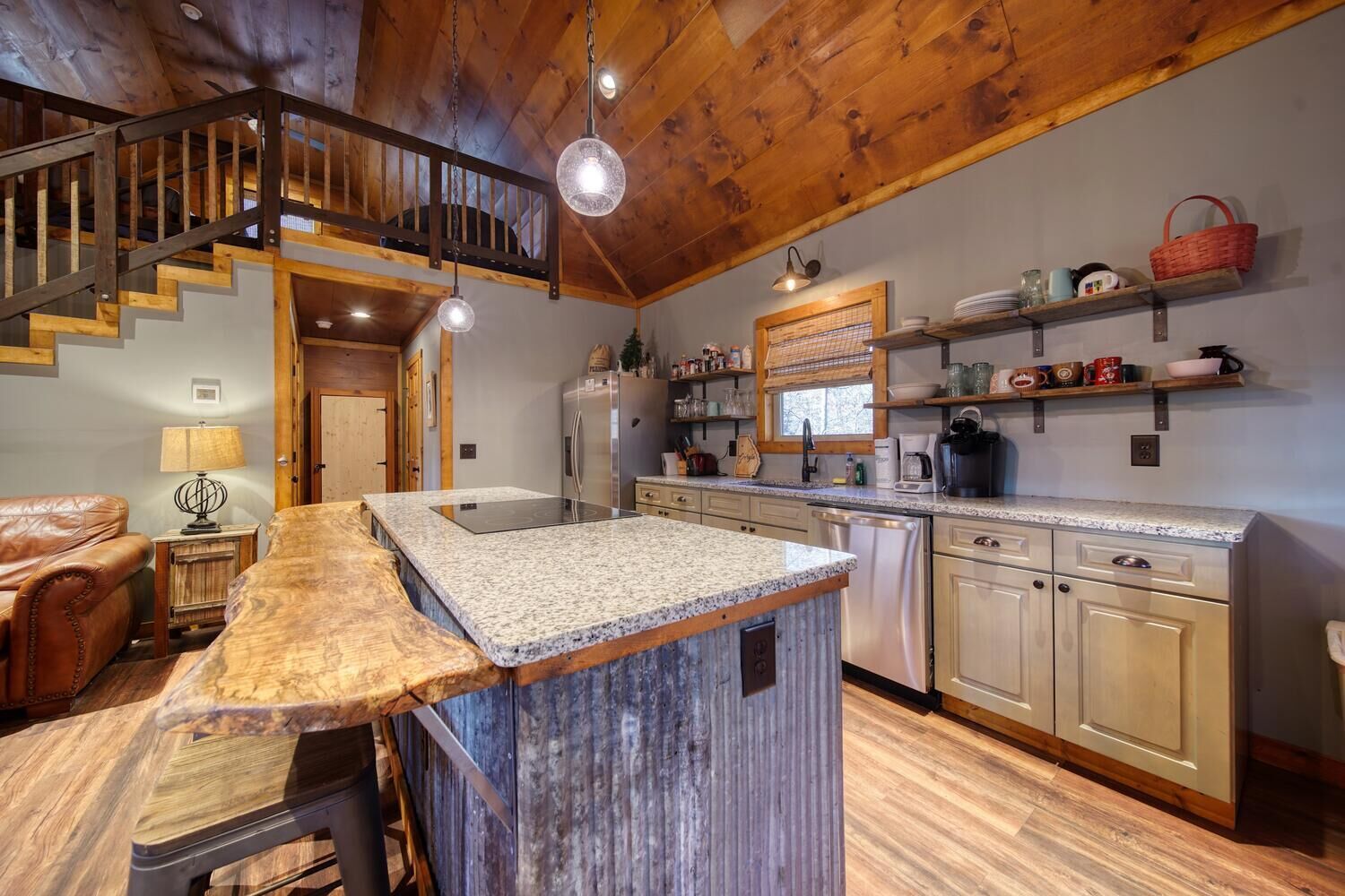 Blue Moon Cabin - Fast Internet and Hot Tub