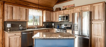 Mountain Tee - Cozy Log Home In Ennis Just Minutes From the Madison River!