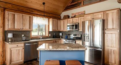 Mountain Tee - Cozy Log Home In Ennis Just Minutes From the Madison River!