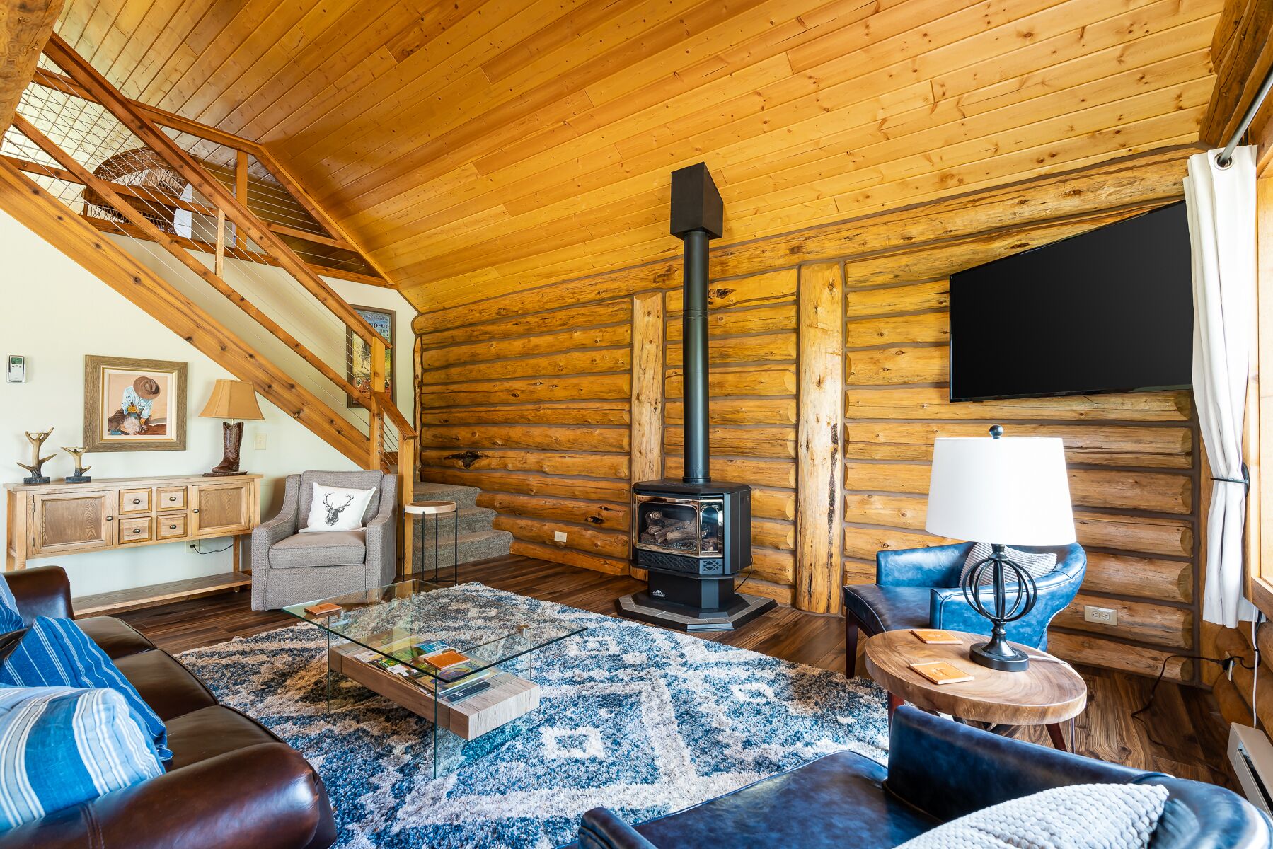 Mountain Tee -  cozy log home in Ennis just minutes from the Madison River!