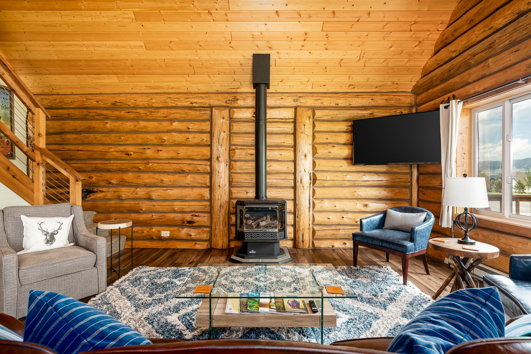 Mountain Tee -  cozy log home in Ennis just minutes from the Madison River!