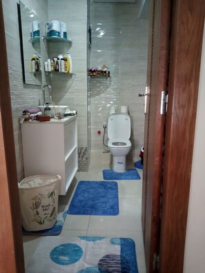 Shower, bidet - Designer's own home (Kenitra)