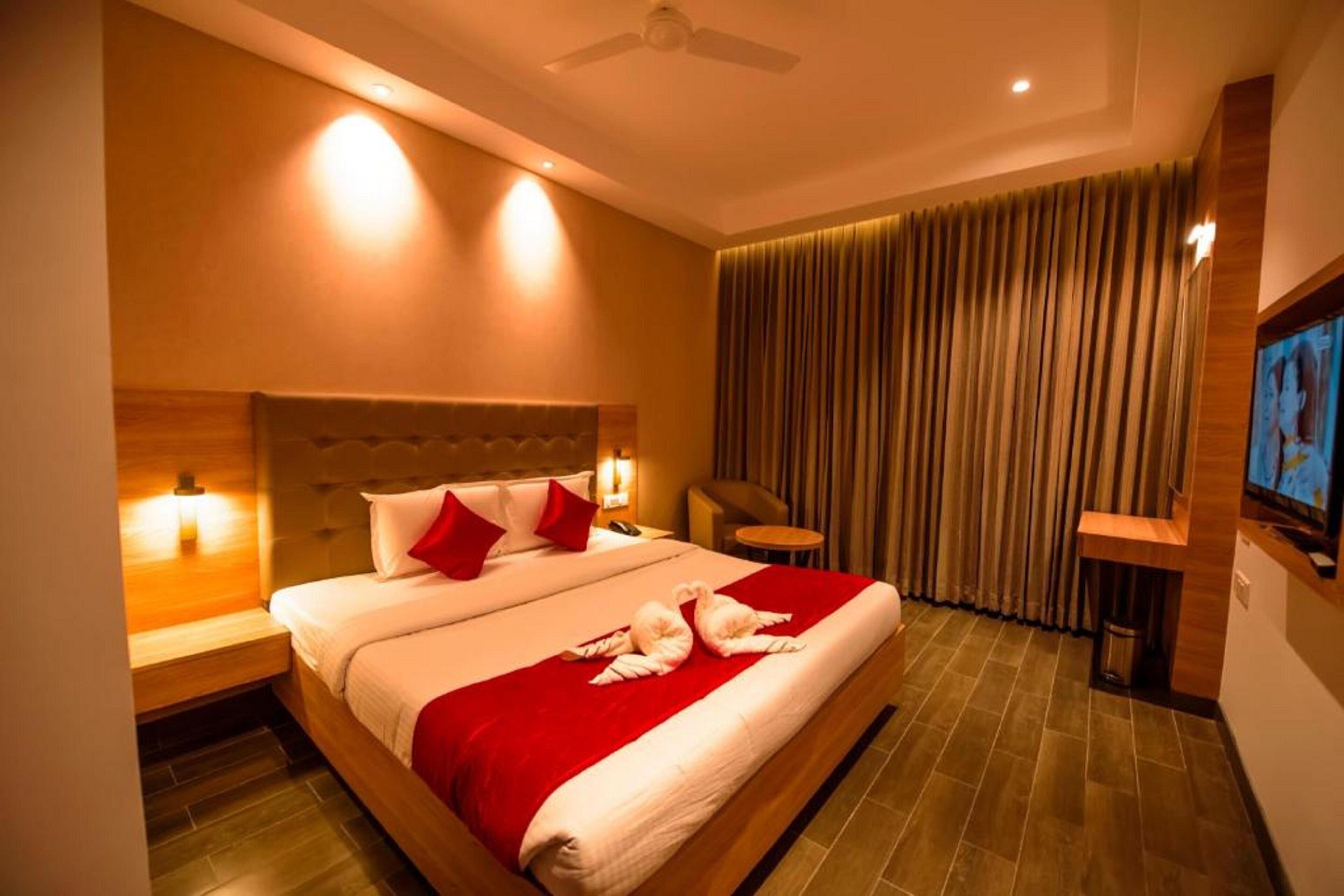 Egyptian cotton sheets, premium bedding, rollaway beds, free WiFi