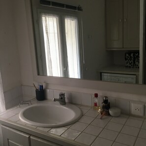 Bathtub - Very comfortable house ideal for hikers (Beaumes-de-Venise)