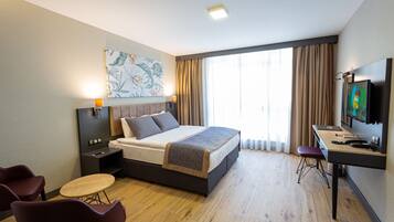 Minibar, in-room safe, laptop workspace, blackout drapes